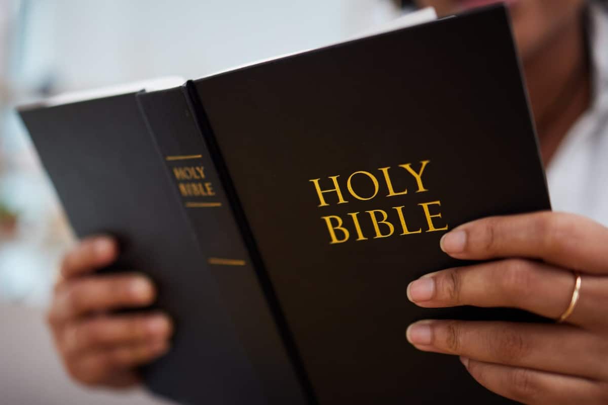 traducción de la biblia a diferentes idiomas