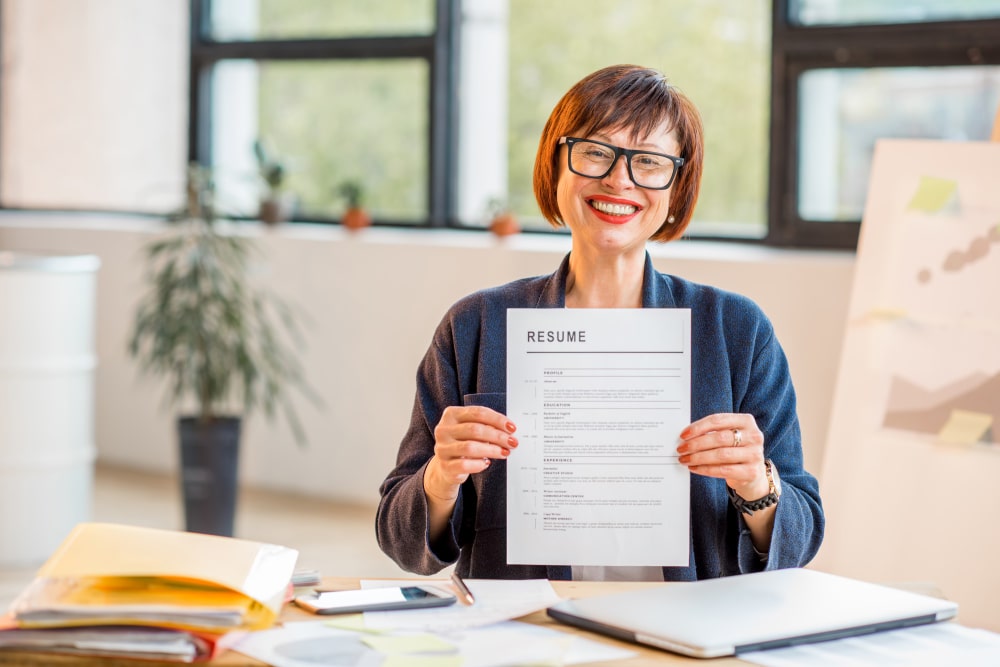Traductores certificados, comunicación global, habilidades de un traductor, certificación formal, competencias lingüísticas, contextos culturales, terminología técnica especializada, investigación, precisión y calidad, adaptación cultural, terminología especializada, ahorro de tiempo, costo de contratar a un traductor, tipos de documentos traducidos, verificar certificación de un traductor,Traductores certificados, ¿Qué es un traductor certificado?, ¿Cuáles son las habilidades de un traductor certificado?, Beneficios de contratar a un traductor certificado, Precisión y calidad, Adaptación cultural, Terminología especializada, Ahorro de tiempo, Preguntas frecuentes sobre traductores certificados, ¿Cuánto cuesta contratar a un traductor certificado?, ¿Qué tipos de documentos pueden traducir los traductores certificados?, ¿Cómo puedo verificar la certificación de un traductor?, Conclusión, Beneficios, Preguntas frecuentes.