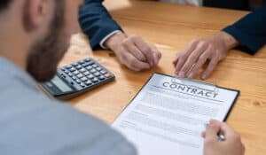 Traducción de contratos: ¿por qué debe hacerla un profesional legal?